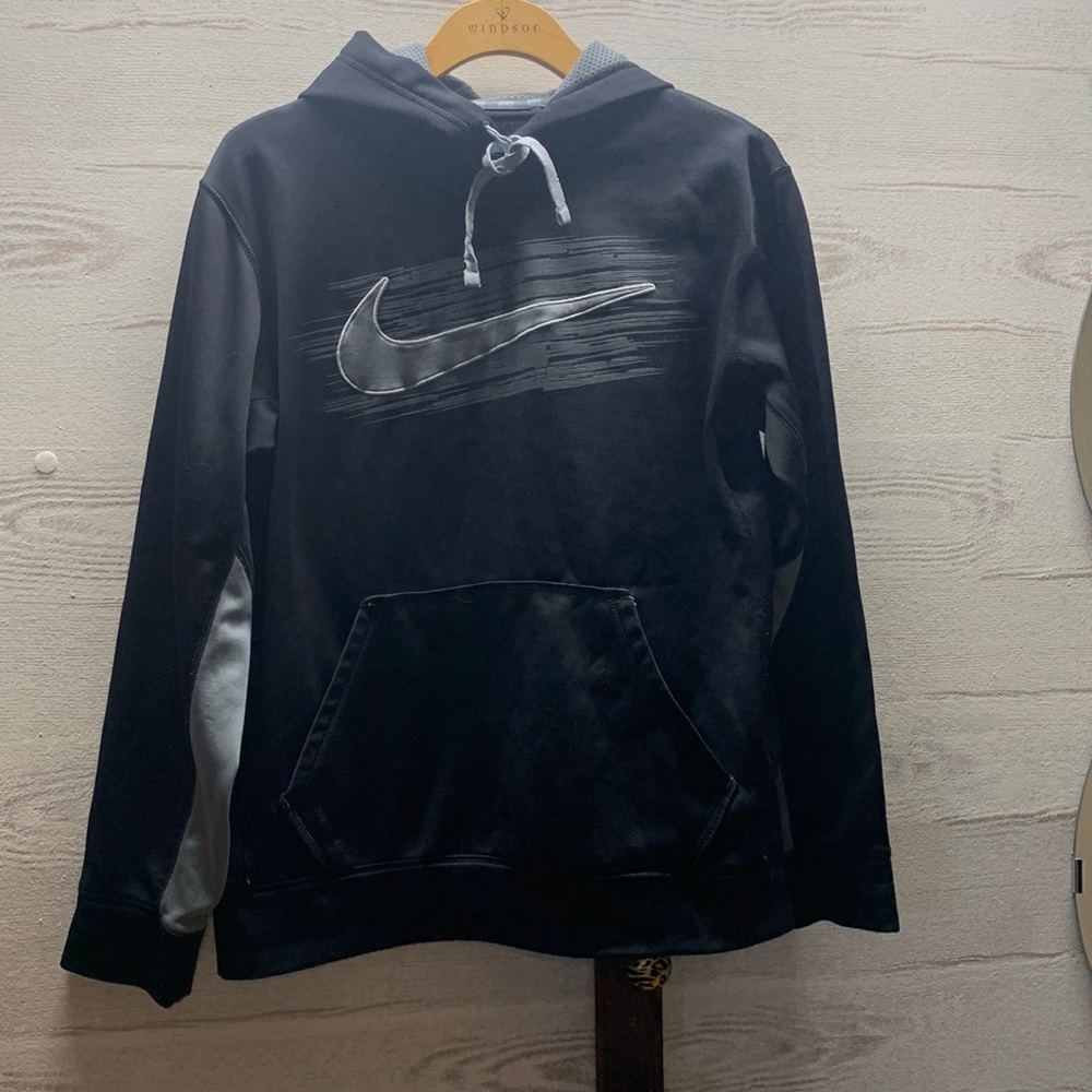 Nike therma fit sweatshirt